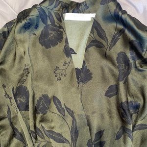 Low V neck bodysuit